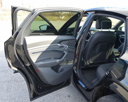 Черный Ауди E-Tron, объемом двигателя 0 л и пробегом 5 тыс. км за 47000 $, фото 8 на Automoto.ua