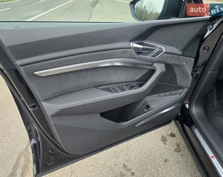 Чорний Ауді E-Tron, об'ємом двигуна 0 л та пробігом 61 тис. км за 47777 $, фото 48 на Automoto.ua