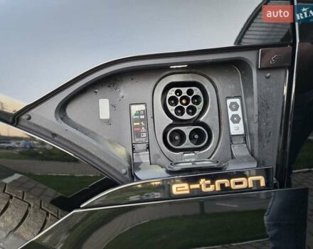 Черный Ауди E-Tron, объемом двигателя 0 л и пробегом 25 тыс. км за 44888 $, фото 33 на Automoto.ua