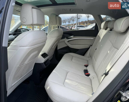 Черный Ауди E-Tron, объемом двигателя 0 л и пробегом 56 тыс. км за 40890 $, фото 25 на Automoto.ua