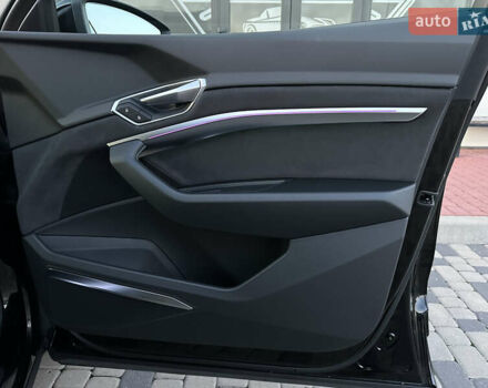 Черный Ауди E-Tron, объемом двигателя 0 л и пробегом 158 тыс. км за 31000 $, фото 63 на Automoto.ua