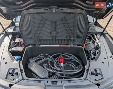 Черный Ауди E-Tron, объемом двигателя 0 л и пробегом 95 тыс. км за 29800 $, фото 76 на Automoto.ua