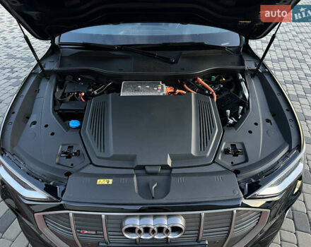 Черный Ауди E-Tron, объемом двигателя 0 л и пробегом 158 тыс. км за 31000 $, фото 72 на Automoto.ua