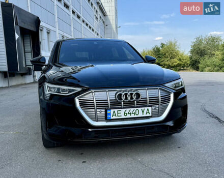 Чорний Ауді E-Tron, об'ємом двигуна 0 л та пробігом 55 тис. км за 41000 $, фото 2 на Automoto.ua