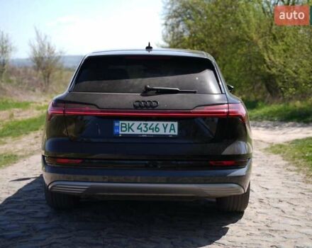 Черный Ауди E-Tron, объемом двигателя 0 л и пробегом 45 тыс. км за 32900 $, фото 5 на Automoto.ua