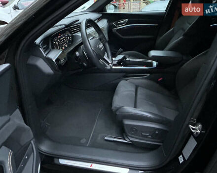 Чорний Ауді E-Tron, об'ємом двигуна 0 л та пробігом 42 тис. км за 54700 $, фото 11 на Automoto.ua