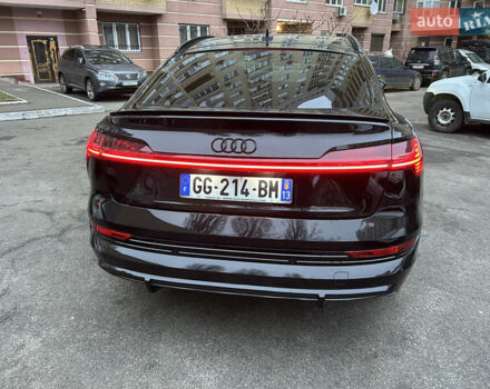 Чорний Ауді E-Tron, об'ємом двигуна 0 л та пробігом 42 тис. км за 54700 $, фото 5 на Automoto.ua