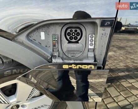 Чорний Ауді E-Tron, об'ємом двигуна 0 л та пробігом 60 тис. км за 33500 $, фото 20 на Automoto.ua