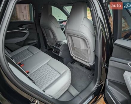 Черный Ауди E-Tron, объемом двигателя 0 л и пробегом 40 тыс. км за 48888 $, фото 52 на Automoto.ua