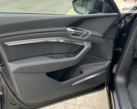 Черный Ауди E-Tron, объемом двигателя 0 л и пробегом 53 тыс. км за 42000 $, фото 24 на Automoto.ua