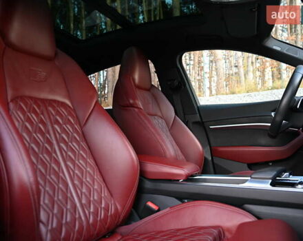 Черный Ауди E-Tron, объемом двигателя 0 л и пробегом 65 тыс. км за 44284 $, фото 12 на Automoto.ua