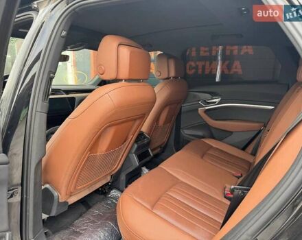 Чорний Ауді E-Tron, об'ємом двигуна 0 л та пробігом 81 тис. км за 25900 $, фото 14 на Automoto.ua