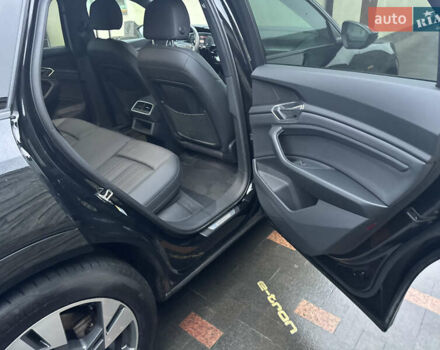 Чорний Ауді E-Tron, об'ємом двигуна 0 л та пробігом 142 тис. км за 29950 $, фото 13 на Automoto.ua