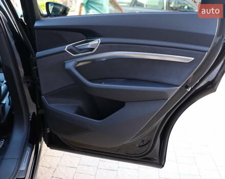 Черный Ауди E-Tron, объемом двигателя 0 л и пробегом 17 тыс. км за 44900 $, фото 46 на Automoto.ua