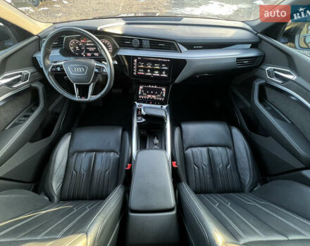Черный Ауди E-Tron, объемом двигателя 0 л и пробегом 32 тыс. км за 47561 $, фото 46 на Automoto.ua