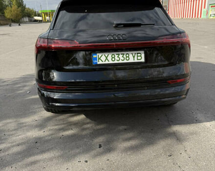 Чорний Ауді E-Tron, об'ємом двигуна 0 л та пробігом 59 тис. км за 35499 $, фото 5 на Automoto.ua