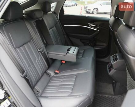 Чорний Ауді E-Tron, об'ємом двигуна 0 л та пробігом 78 тис. км за 43000 $, фото 10 на Automoto.ua