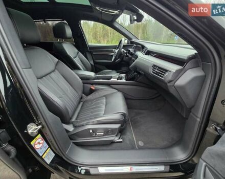 Чорний Ауді E-Tron, об'ємом двигуна 0 л та пробігом 61 тис. км за 47777 $, фото 88 на Automoto.ua