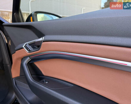 Чорний Ауді E-Tron, об'ємом двигуна 0 л та пробігом 79 тис. км за 29999 $, фото 31 на Automoto.ua