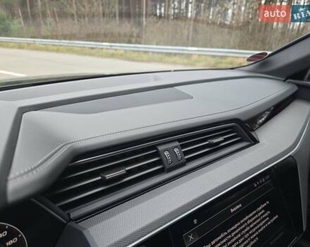 Чорний Ауді E-Tron, об'ємом двигуна 0 л та пробігом 61 тис. км за 47777 $, фото 66 на Automoto.ua