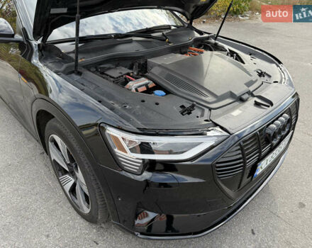 Чорний Ауді E-Tron, об'ємом двигуна 0 л та пробігом 59 тис. км за 35499 $, фото 44 на Automoto.ua