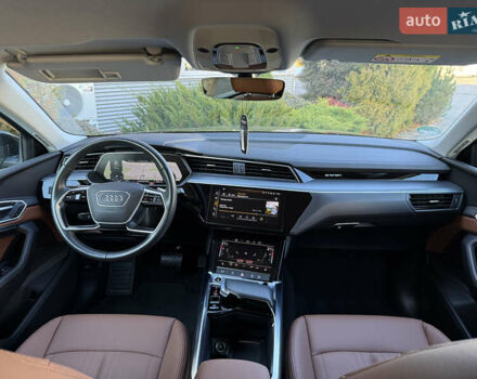 Чорний Ауді E-Tron, об'ємом двигуна 0 л та пробігом 79 тис. км за 29999 $, фото 53 на Automoto.ua