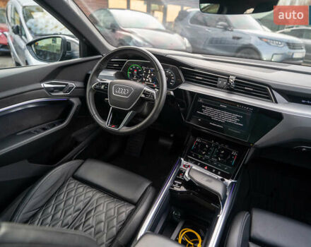 Чорний Ауді E-Tron, об'ємом двигуна 0 л та пробігом 54 тис. км за 45900 $, фото 17 на Automoto.ua