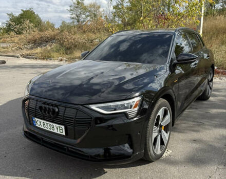 Чорний Ауді E-Tron, об'ємом двигуна 0 л та пробігом 59 тис. км за 35499 $, фото 1 на Automoto.ua