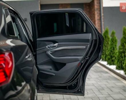 Черный Ауди E-Tron, объемом двигателя 0 л и пробегом 25 тыс. км за 55000 $, фото 60 на Automoto.ua