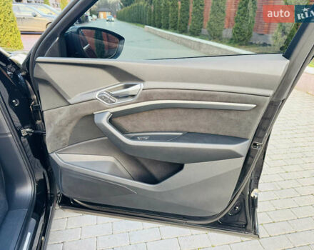 Чорний Ауді E-Tron, об'ємом двигуна 0 л та пробігом 27 тис. км за 38700 $, фото 20 на Automoto.ua