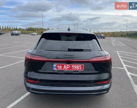 Чорний Ауді E-Tron, об'ємом двигуна 0 л та пробігом 21 тис. км за 34950 $, фото 8 на Automoto.ua
