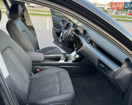 Чорний Ауді E-Tron, об'ємом двигуна 0 л та пробігом 35 тис. км за 37900 $, фото 23 на Automoto.ua