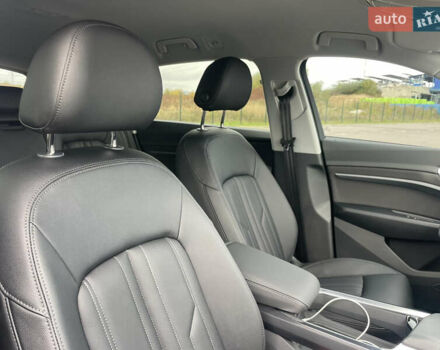 Чорний Ауді E-Tron, об'ємом двигуна 0 л та пробігом 21 тис. км за 34950 $, фото 36 на Automoto.ua