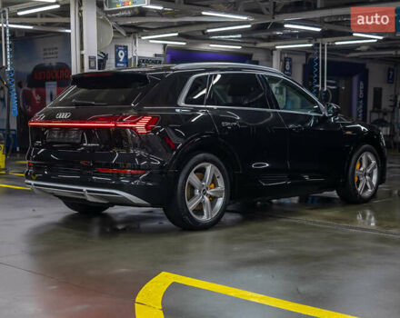 Чорний Ауді E-Tron, об'ємом двигуна 0 л та пробігом 99 тис. км за 33900 $, фото 20 на Automoto.ua
