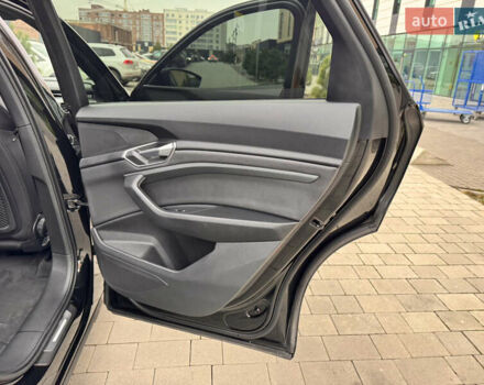 Чорний Ауді E-Tron, об'ємом двигуна 0 л та пробігом 35 тис. км за 37300 $, фото 48 на Automoto.ua