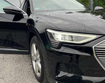Чорний Ауді E-Tron, об'ємом двигуна 0 л та пробігом 35 тис. км за 37900 $, фото 4 на Automoto.ua