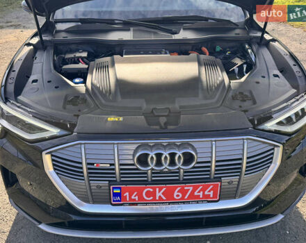 Чорний Ауді E-Tron, об'ємом двигуна 0 л та пробігом 70 тис. км за 36900 $, фото 51 на Automoto.ua