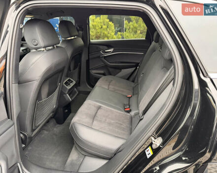 Чорний Ауді E-Tron, об'ємом двигуна 0 л та пробігом 35 тис. км за 37300 $, фото 40 на Automoto.ua