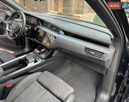 Черный Ауди E-Tron, объемом двигателя 0 л и пробегом 42 тыс. км за 38500 $, фото 18 на Automoto.ua