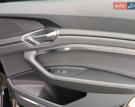 Черный Ауди E-Tron, объемом двигателя 0 л и пробегом 120 тыс. км за 35950 $, фото 55 на Automoto.ua