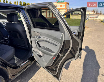 Чорний Ауді E-Tron, об'ємом двигуна 0 л та пробігом 70 тис. км за 36900 $, фото 32 на Automoto.ua