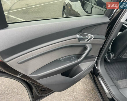 Чорний Ауді E-Tron, об'ємом двигуна 0 л та пробігом 22 тис. км за 33999 $, фото 39 на Automoto.ua