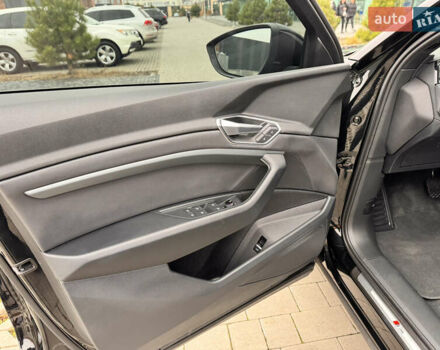 Чорний Ауді E-Tron, об'ємом двигуна 0 л та пробігом 35 тис. км за 37300 $, фото 38 на Automoto.ua