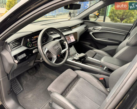 Чорний Ауді E-Tron, об'ємом двигуна 0 л та пробігом 35 тис. км за 37300 $, фото 39 на Automoto.ua