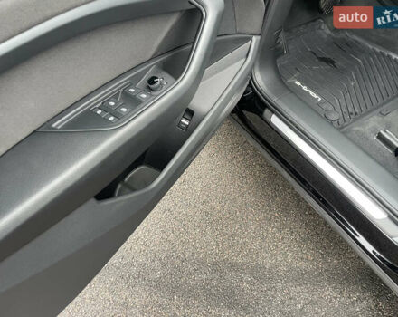 Чорний Ауді E-Tron, об'ємом двигуна 0 л та пробігом 22 тис. км за 33999 $, фото 44 на Automoto.ua