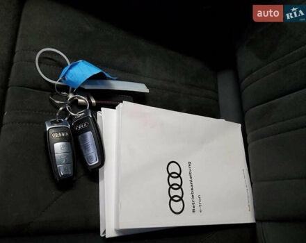 Чорний Ауді E-Tron, об'ємом двигуна 0 л та пробігом 35 тис. км за 37300 $, фото 54 на Automoto.ua