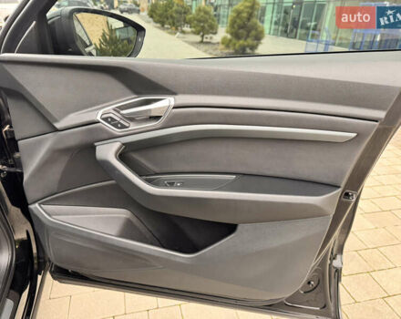 Чорний Ауді E-Tron, об'ємом двигуна 0 л та пробігом 35 тис. км за 37300 $, фото 45 на Automoto.ua