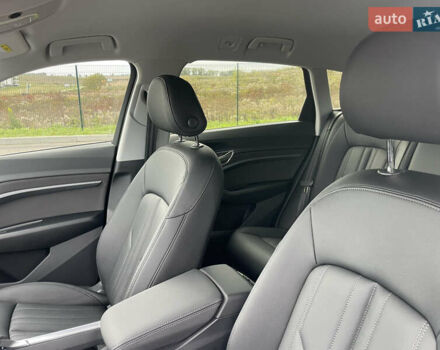 Чорний Ауді E-Tron, об'ємом двигуна 0 л та пробігом 21 тис. км за 34950 $, фото 40 на Automoto.ua