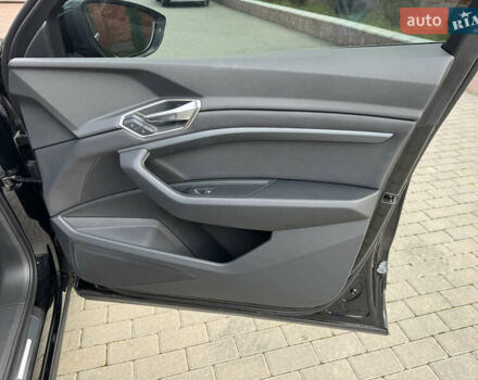 Черный Ауди E-Tron, объемом двигателя 0 л и пробегом 42 тыс. км за 38500 $, фото 19 на Automoto.ua