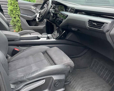 Чорний Ауді E-Tron, об'ємом двигуна 0 л та пробігом 35 тис. км за 37900 $, фото 10 на Automoto.ua